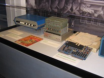 icon to link to picture of a Kenbak-1, SCELBI-8H, and homebrew 4004